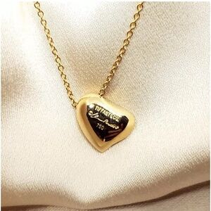 TIFFANY & Co. Elsa Peretti Full Heart Pendant in 18K Yellow Gold
